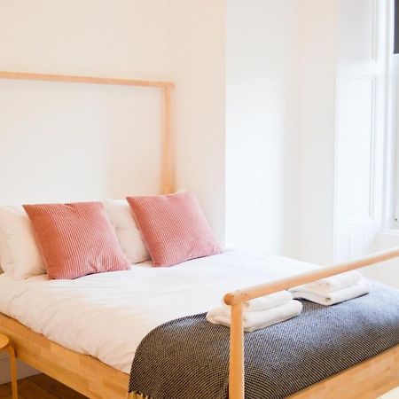 Modern 1 Bedroom Flat In The Heart Of Эдинбург Экстерьер фото