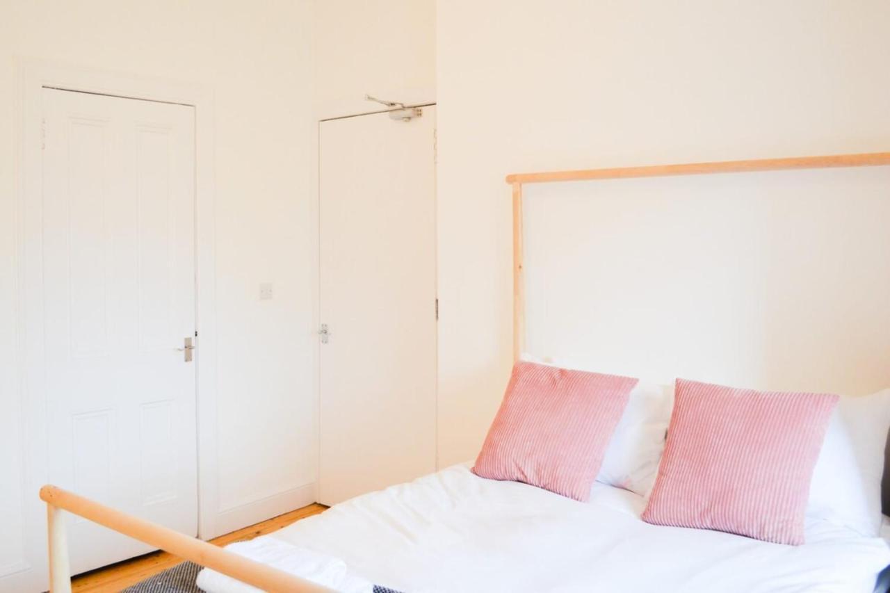 Modern 1 Bedroom Flat In The Heart Of Эдинбург Экстерьер фото