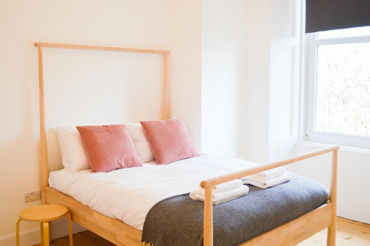 Modern 1 Bedroom Flat In The Heart Of Эдинбург Экстерьер фото