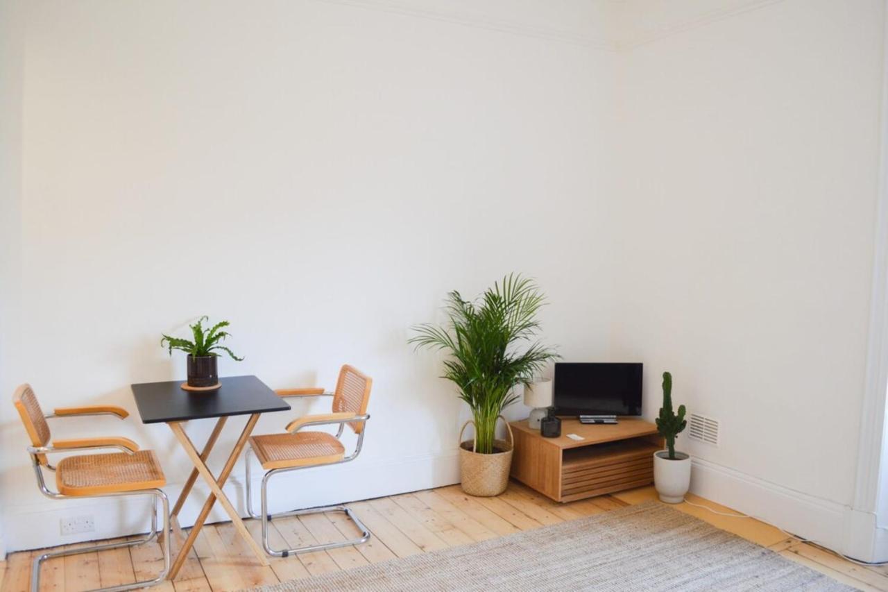 Modern 1 Bedroom Flat In The Heart Of Эдинбург Экстерьер фото
